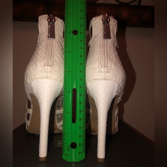 White scales heels; sexy& very classy; worn but no scuff marks - Picture 2 of 7